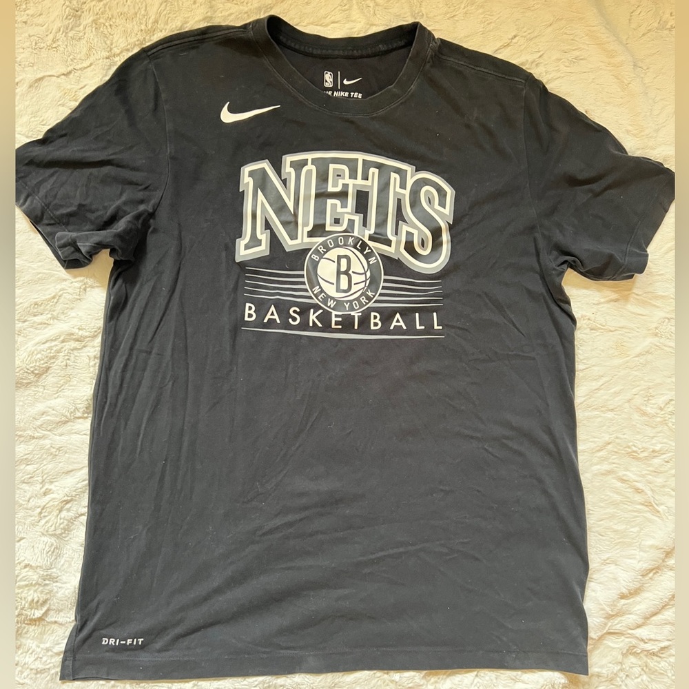 Priced to sell!!! Brooklyn Nets Nike tee. Size L